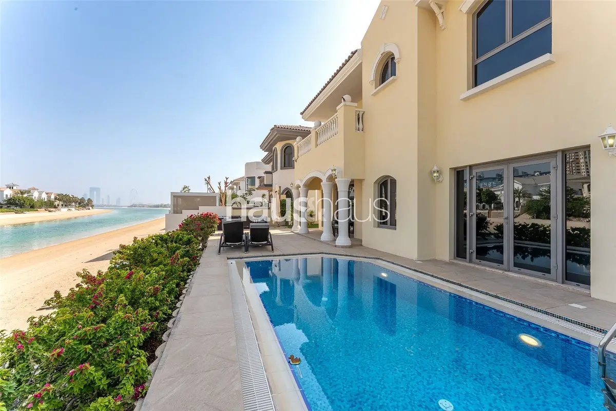 4-bedroom freehold villa in Palm Jumeirah — photo 1 of 5