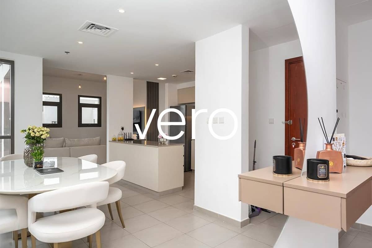 3-bedroom freehold apartment in Town Square — photo 1 of 4