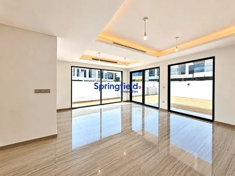 6-bedroom freehold villa in DAMAC Hills — photo 1 of 5