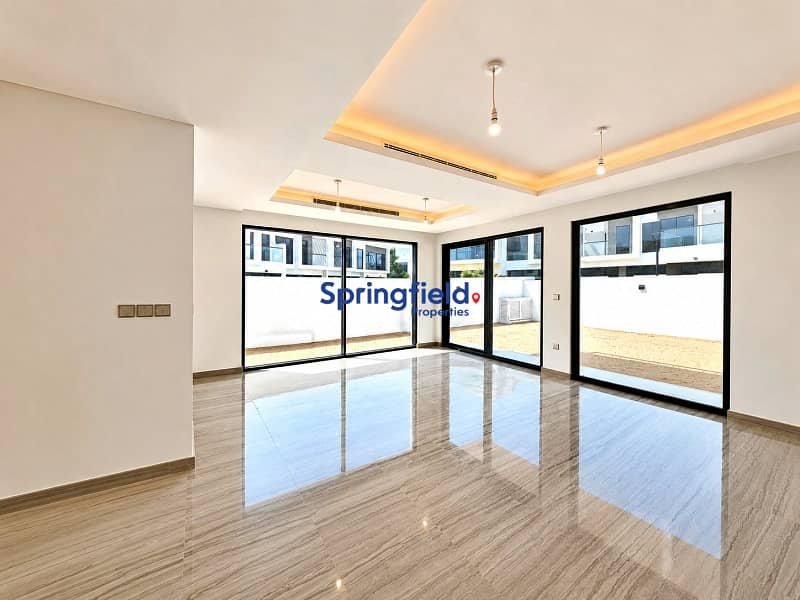 6-bedroom freehold villa in DAMAC Hills — photo 2 of 5
