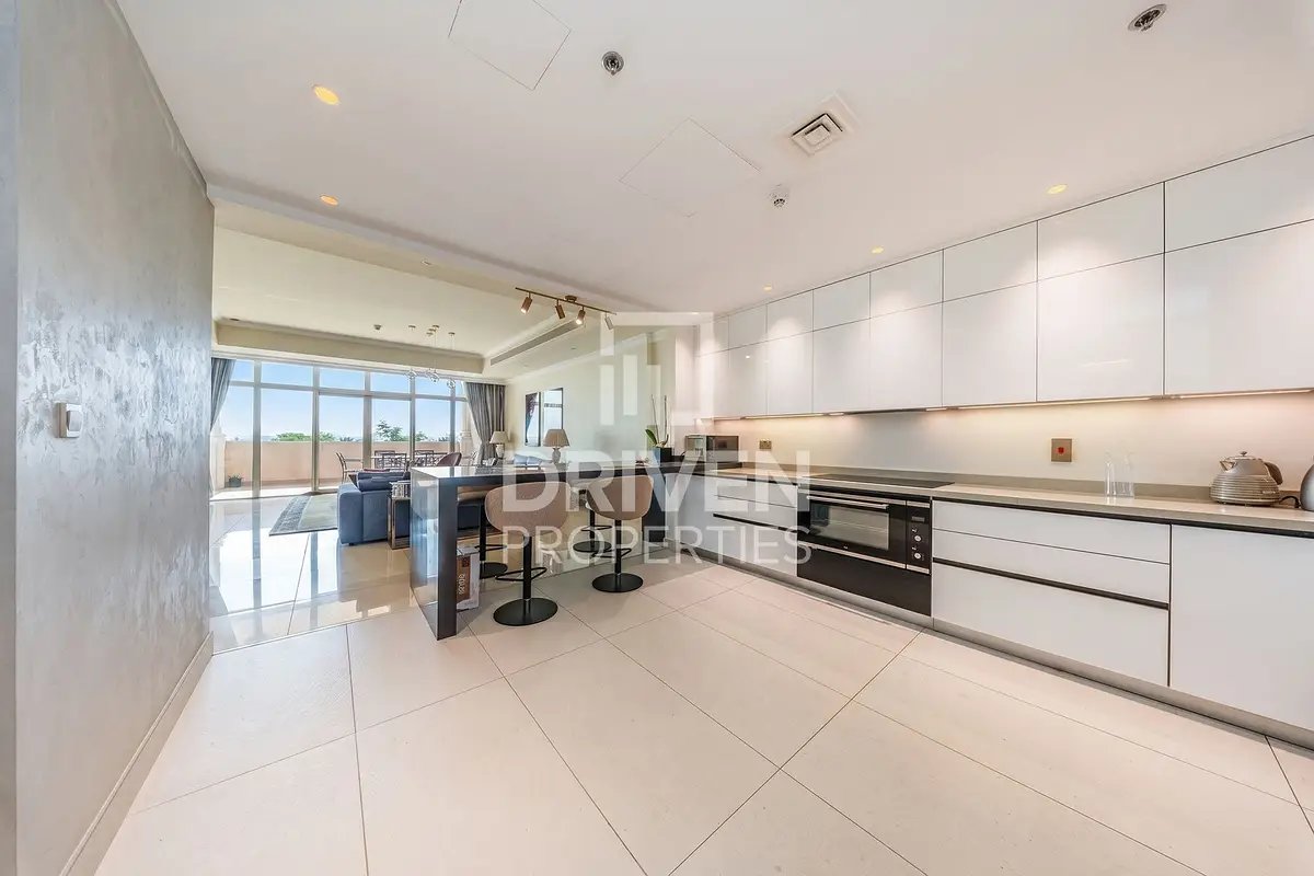 3-bedroom freehold apartment in Palm Jumeirah — photo 1 of 5