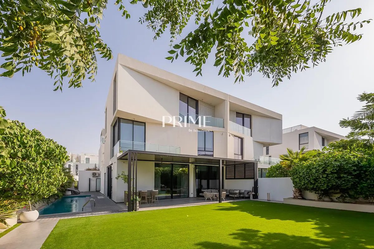 5-bedroom freehold villa in Al Barari — photo 1 of 5