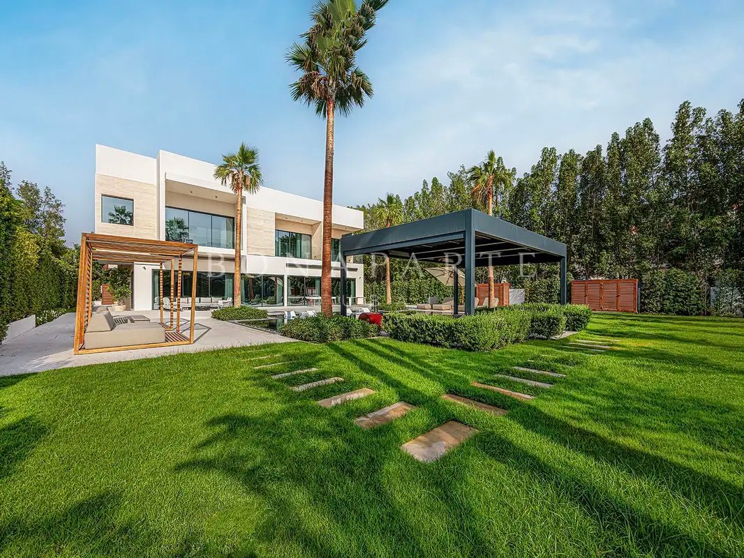 5-bedroom freehold villa in Al Barari — photo 3 of 5