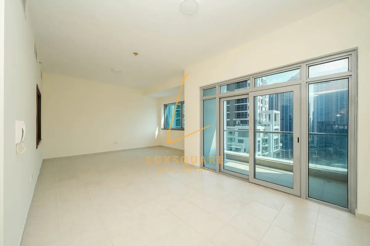 3-bedroom freehold apartment in Business Bay — photo 2 of 5
