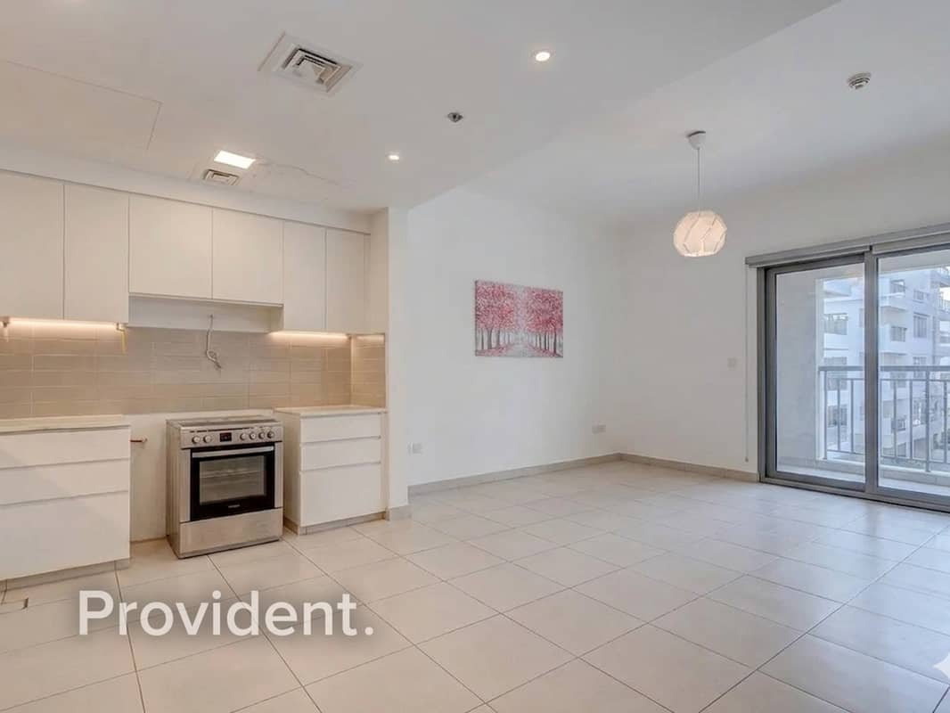 2-bedroom freehold apartment in Town Square — photo 3 of 4