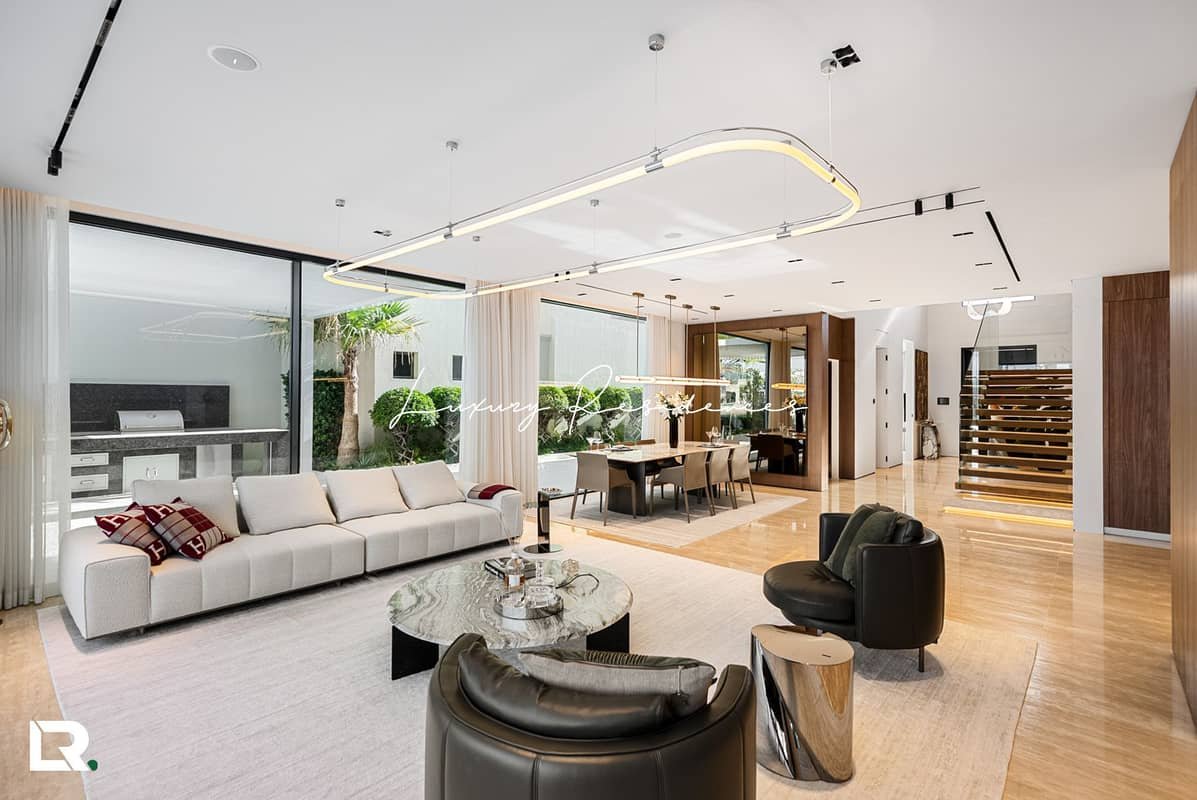 5-bedroom freehold villa in Palm Jumeirah — photo 1 of 5