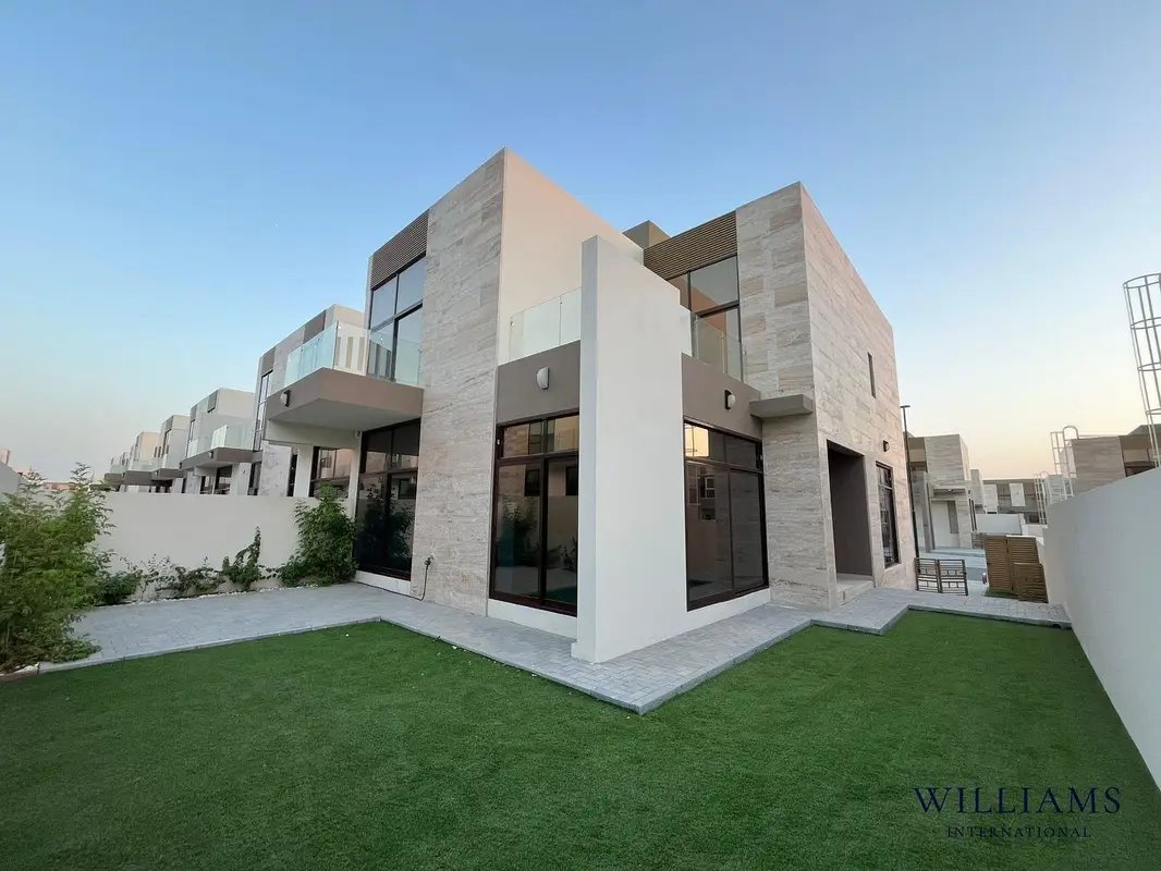 4-bedroom freehold villa in Mohammed Bin Rashid City (MBR City) — photo 1 of 5