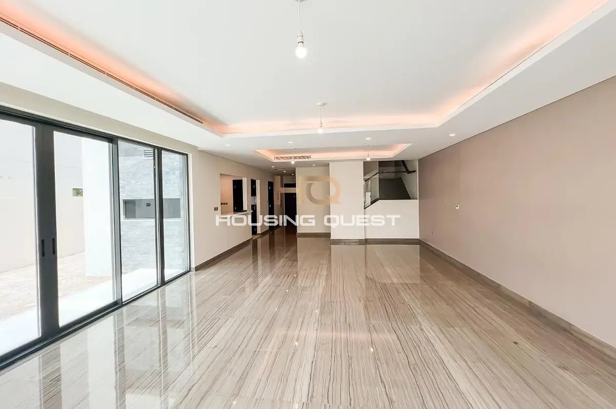 6-bedroom freehold villa in DAMAC Hills — photo 1 of 4
