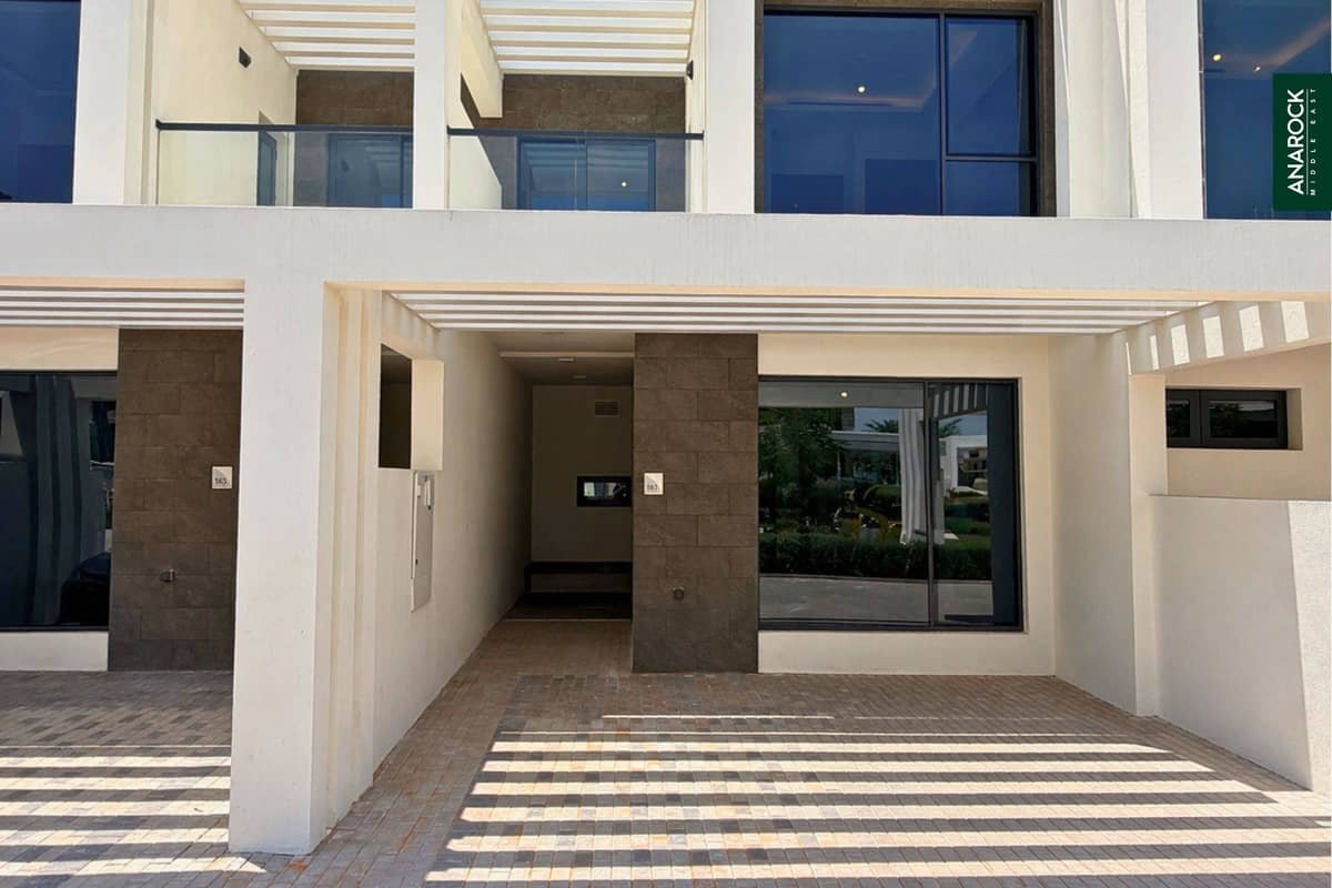 4-bedroom freehold villa in DAMAC Hills — photo 1 of 5