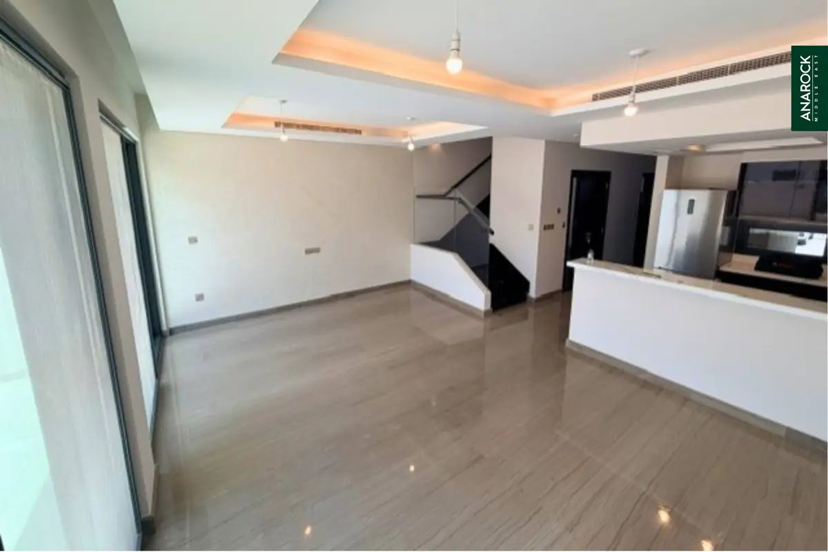 4-bedroom freehold villa in DAMAC Hills — photo 3 of 5