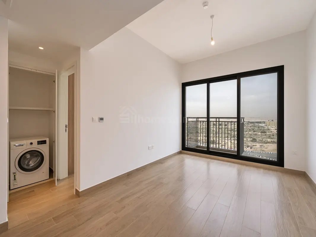 1-bedroom freehold apartment in Town Square — photo 5 of 5