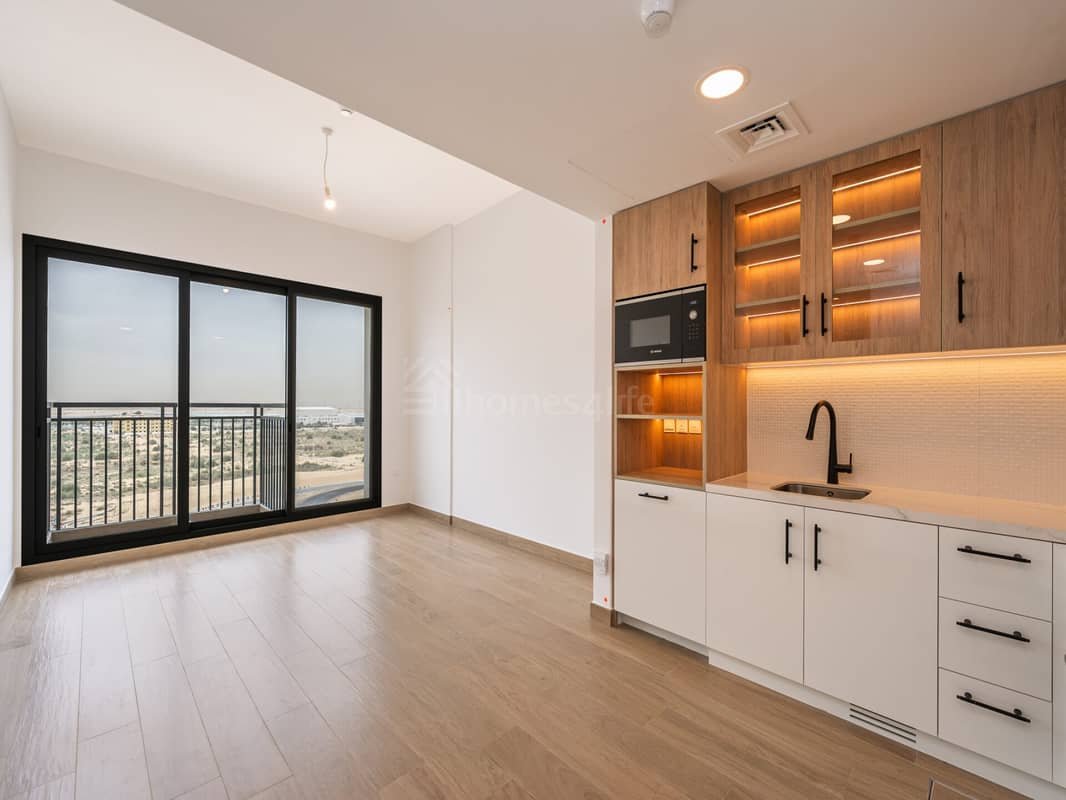 1-bedroom freehold apartment in Town Square — photo 2 of 5