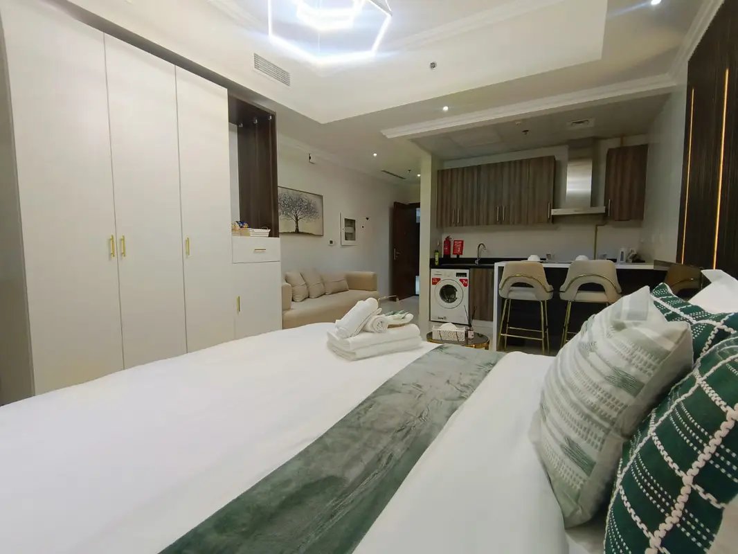 studio freehold apartment in Downtown Dubai — photo 1 of 5