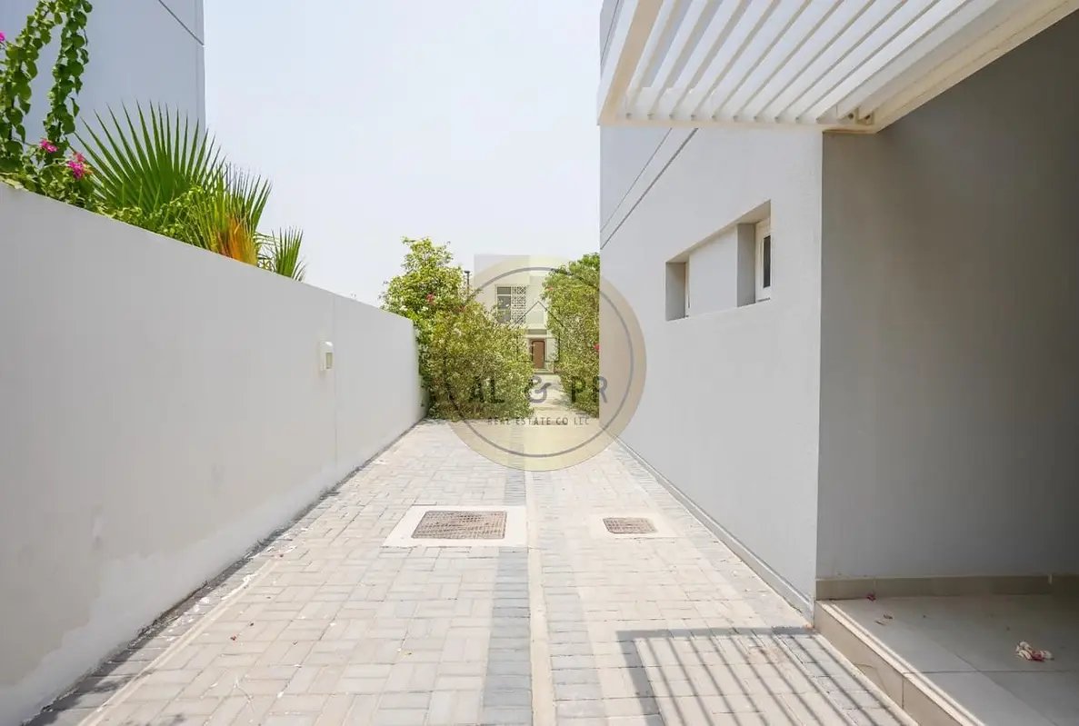 4-bedroom freehold villa in Mudon — photo 3 of 5