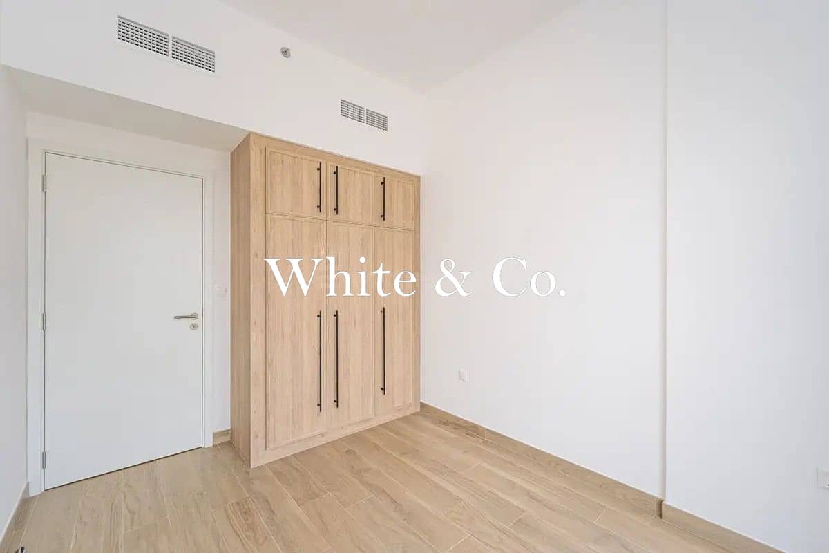 1-bedroom freehold apartment in Town Square — photo 2 of 5