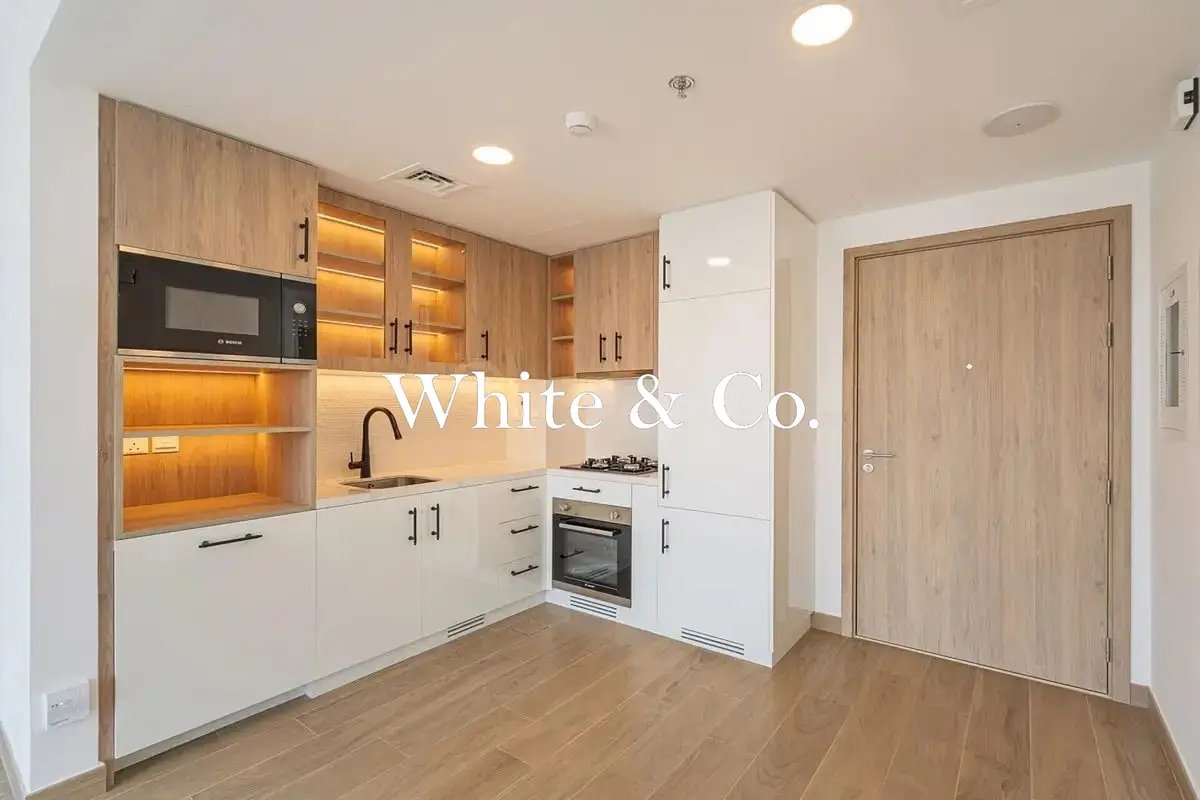 1-bedroom freehold apartment in Town Square — photo 3 of 5