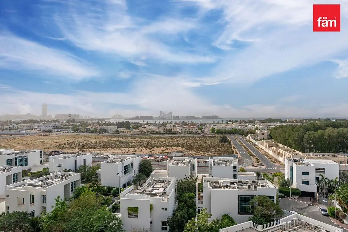 3-bedroom freehold apartment in Al Sufouh — photo 1 of 4