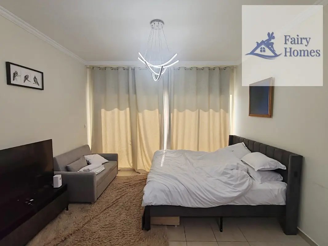 studio freehold apartment in Downtown Dubai — photo 1 of 4
