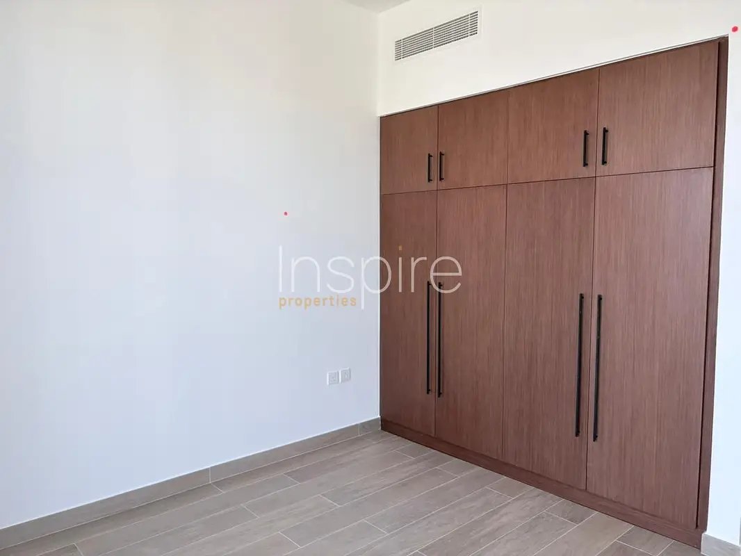 1-bedroom freehold apartment in Town Square — photo 5 of 5