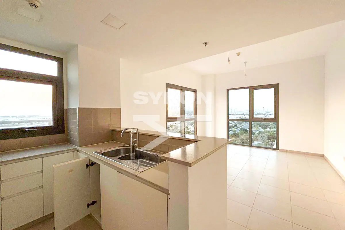 3-bedroom freehold apartment in Town Square — photo 3 of 5