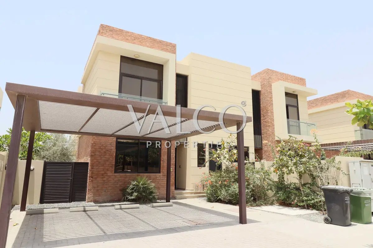 3-bedroom freehold villa in DAMAC Hills — photo 1 of 5