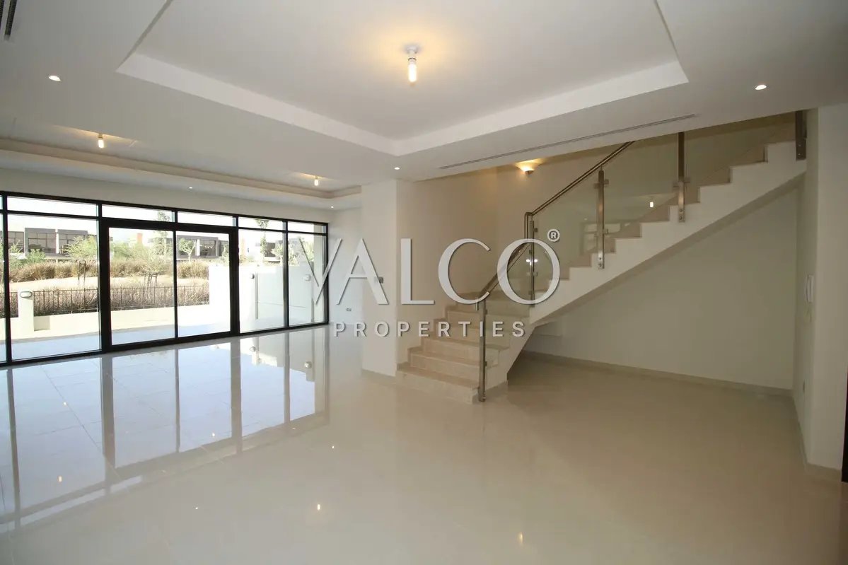 3-bedroom freehold villa in DAMAC Hills — photo 3 of 5