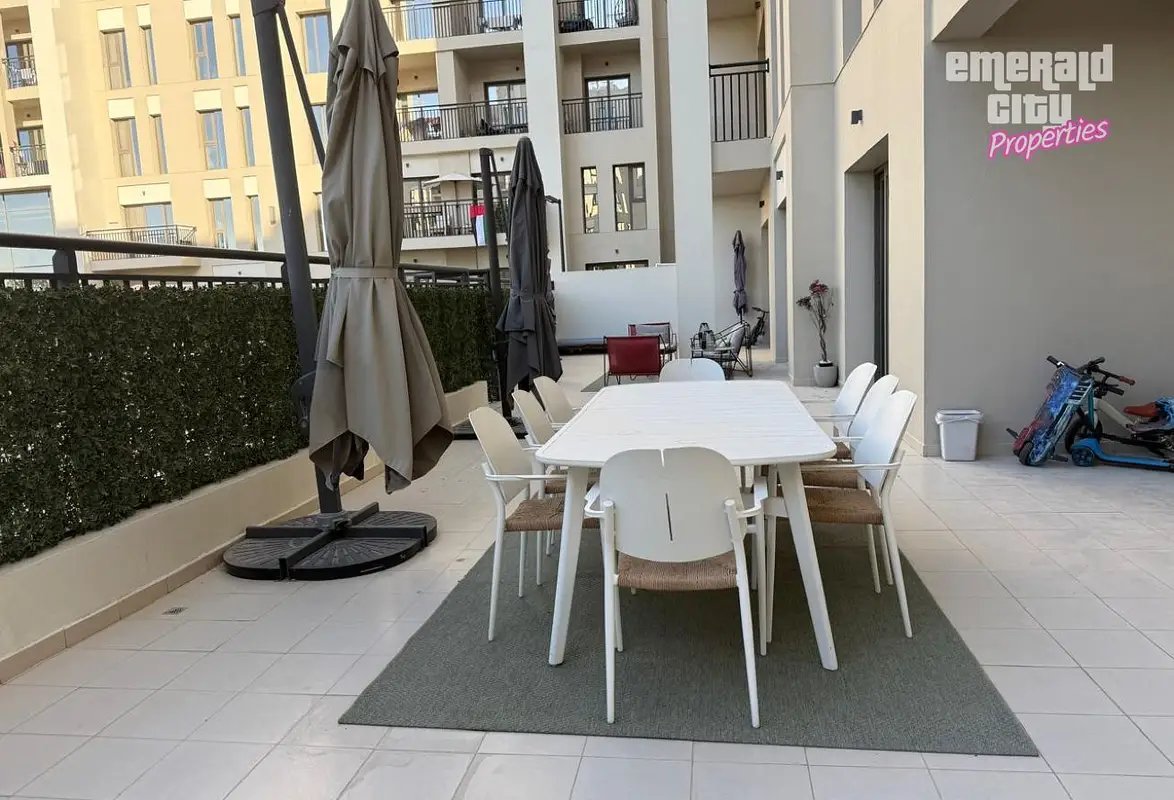 3-bedroom freehold apartment in Town Square — photo 2 of 5