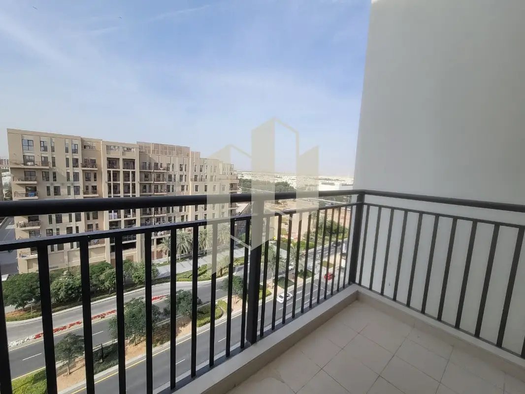 2-bedroom freehold apartment in Town Square — photo 2 of 5