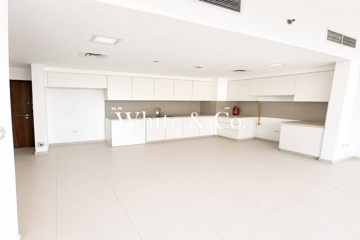 2-bedroom freehold apartment in Town Square — photo 1 of 5