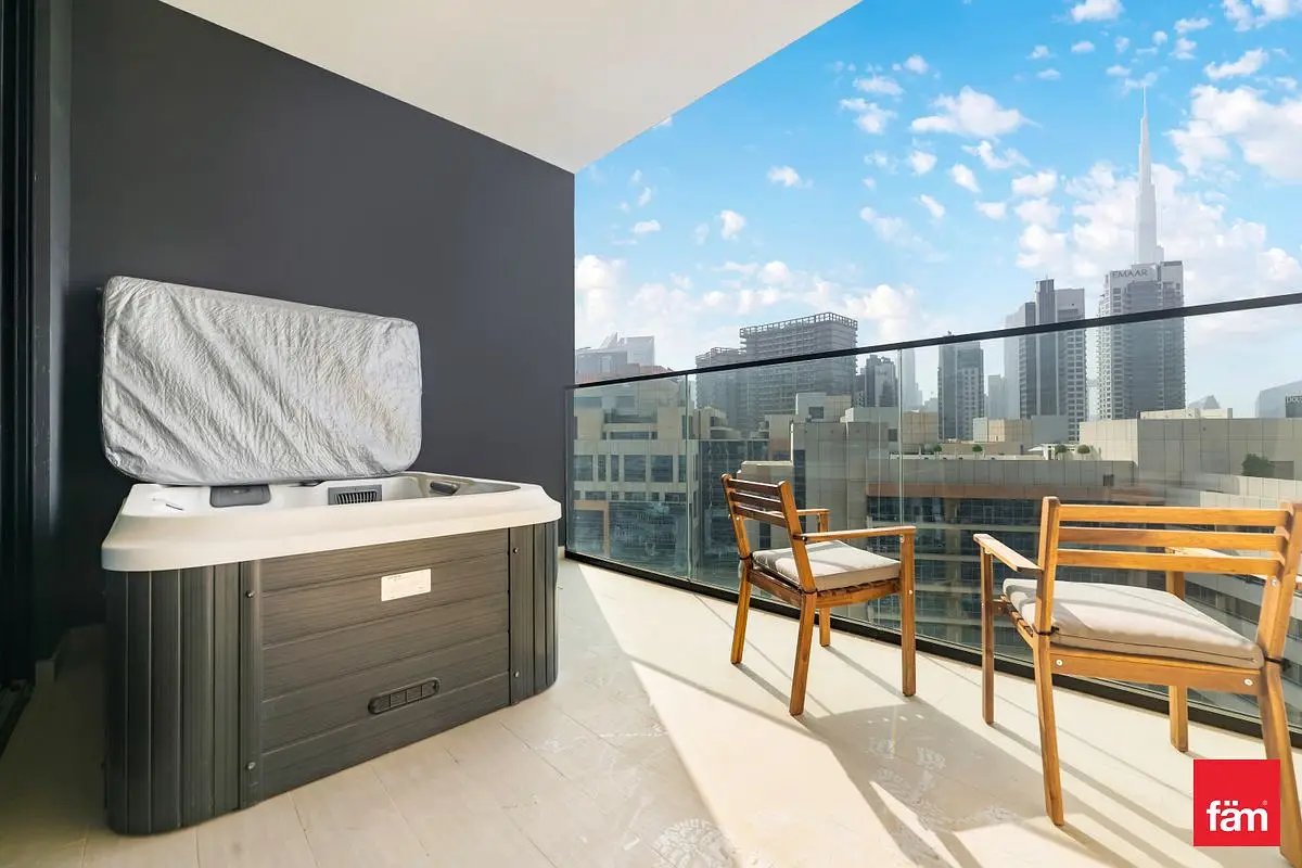 studio freehold apartment in Business Bay — photo 1 of 5