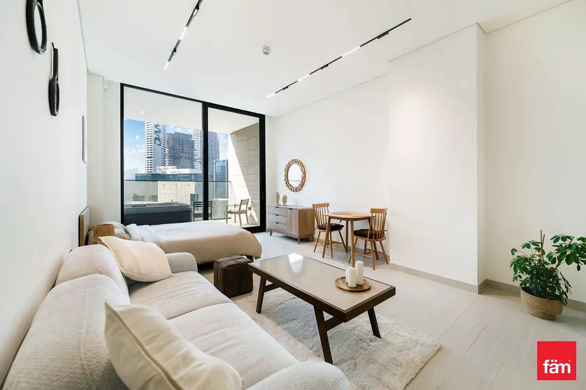 studio freehold apartment in Business Bay — photo 3 of 5