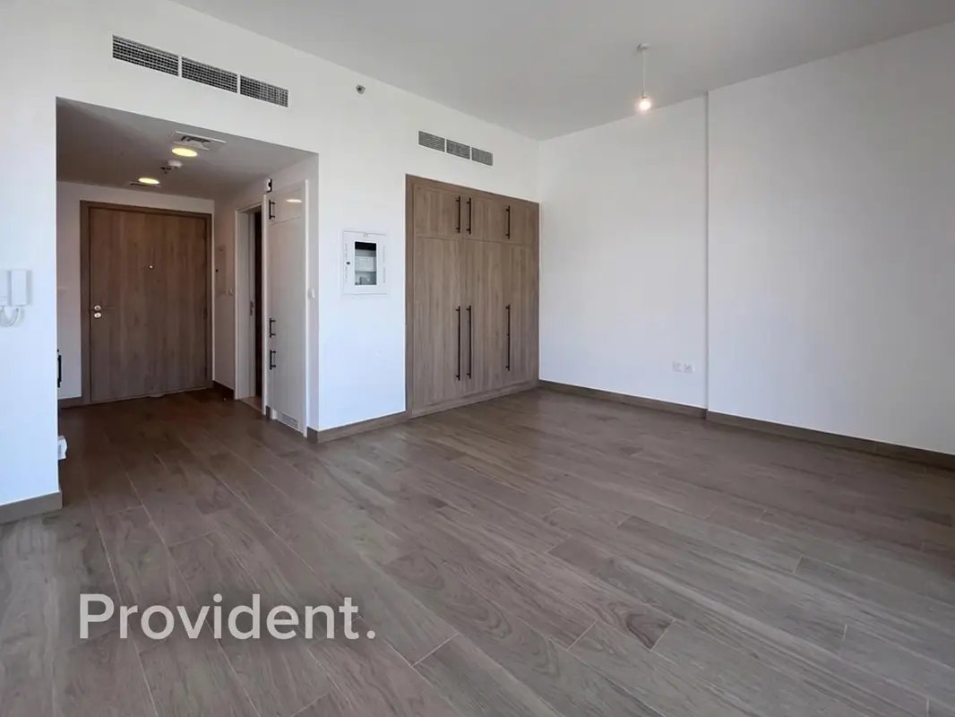 studio freehold apartment in Town Square — photo 5 of 5