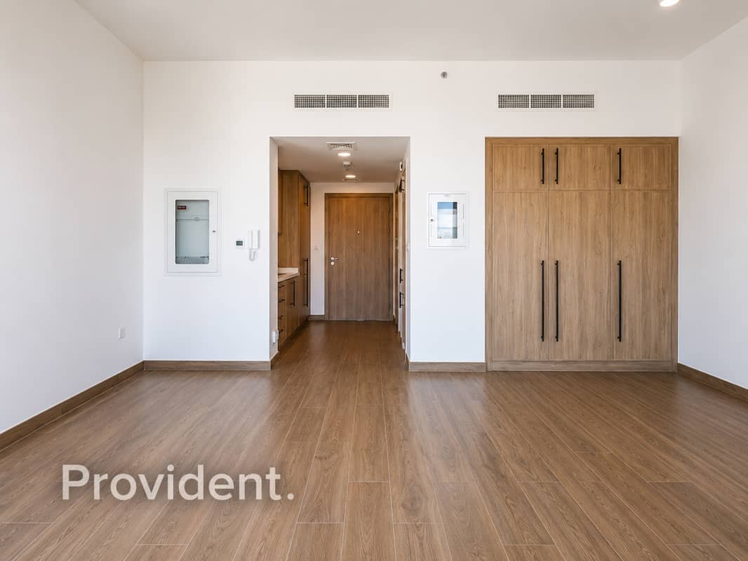 studio freehold apartment in Town Square — photo 4 of 5