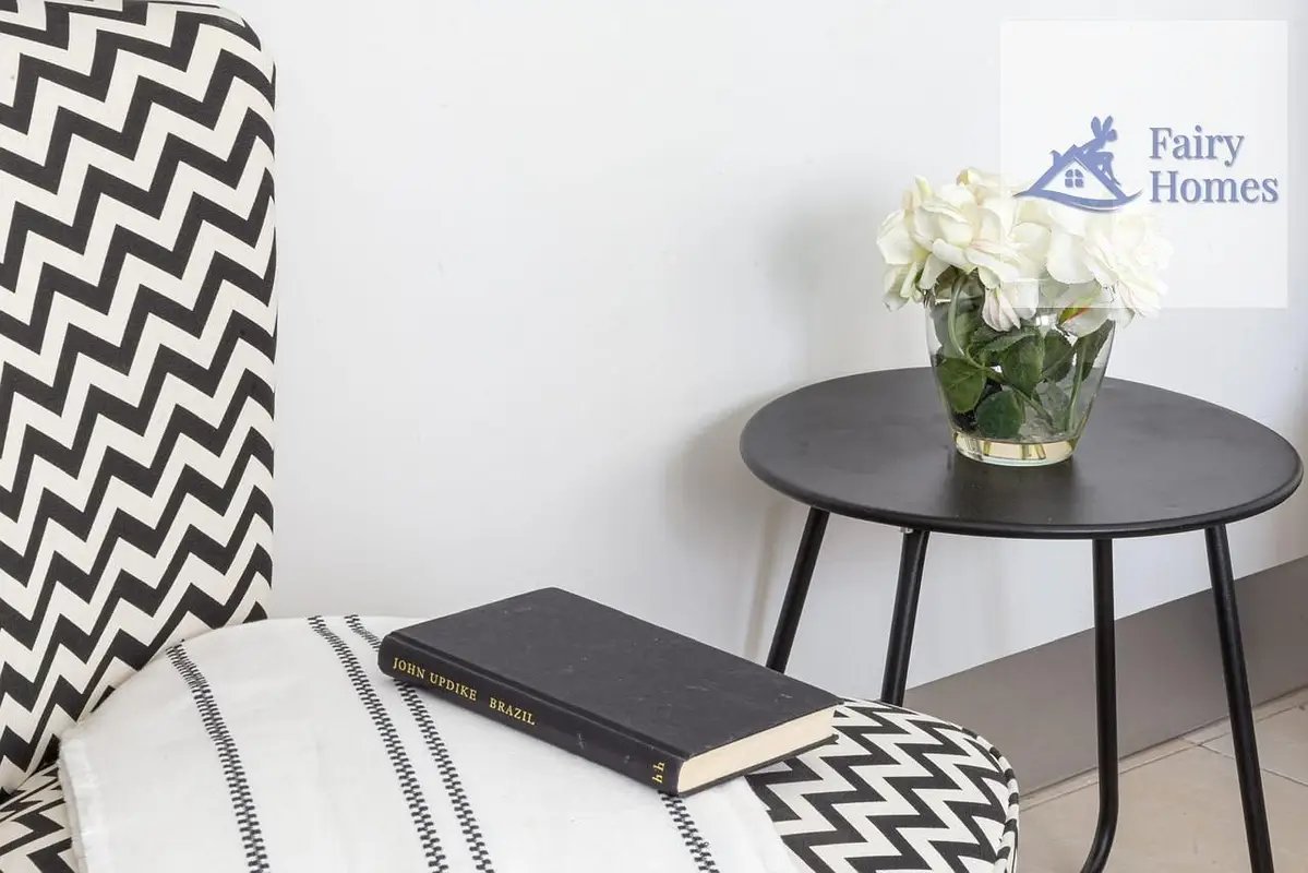 studio freehold apartment in Downtown Dubai — photo 1 of 5