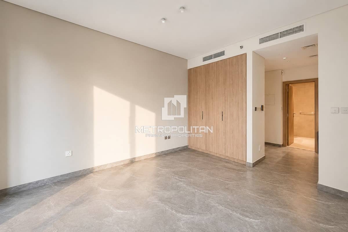 studio freehold apartment in Business Bay — photo 1 of 5