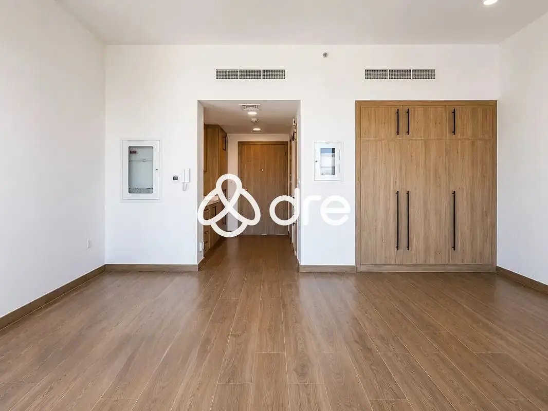 studio freehold apartment in Town Square — photo 3 of 5