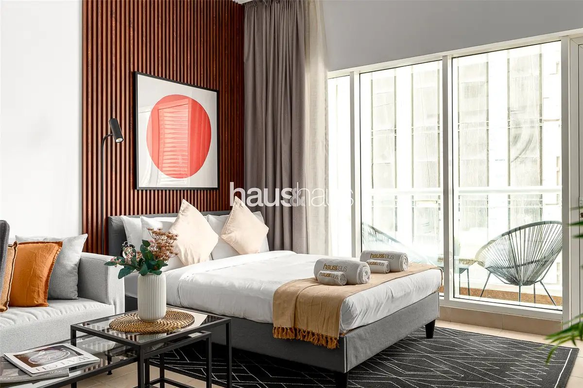 studio freehold apartment in Downtown Dubai — photo 1 of 5