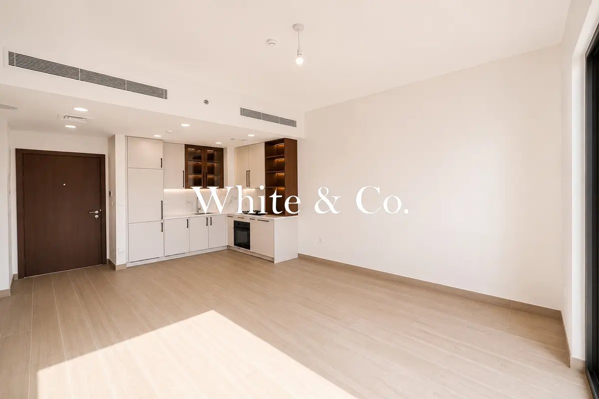 1-bedroom freehold apartment in Town Square — photo 1 of 5