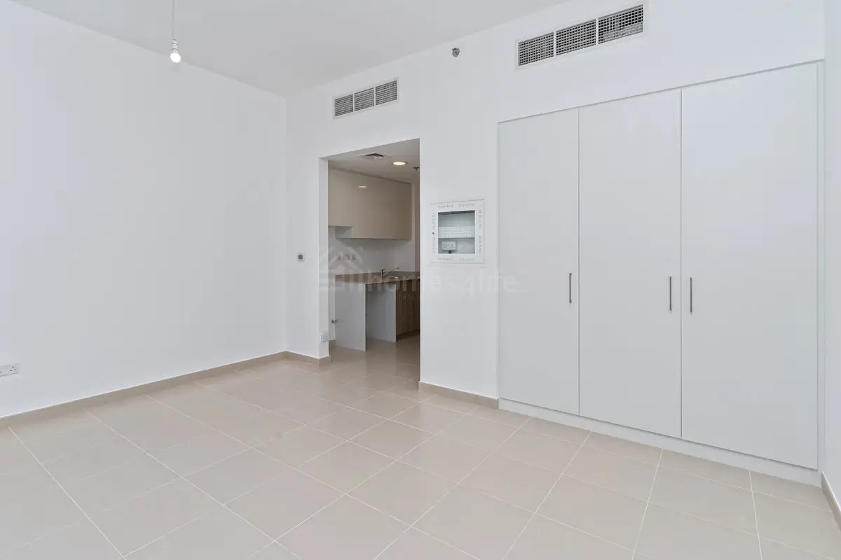studio freehold apartment in Town Square — photo 5 of 5