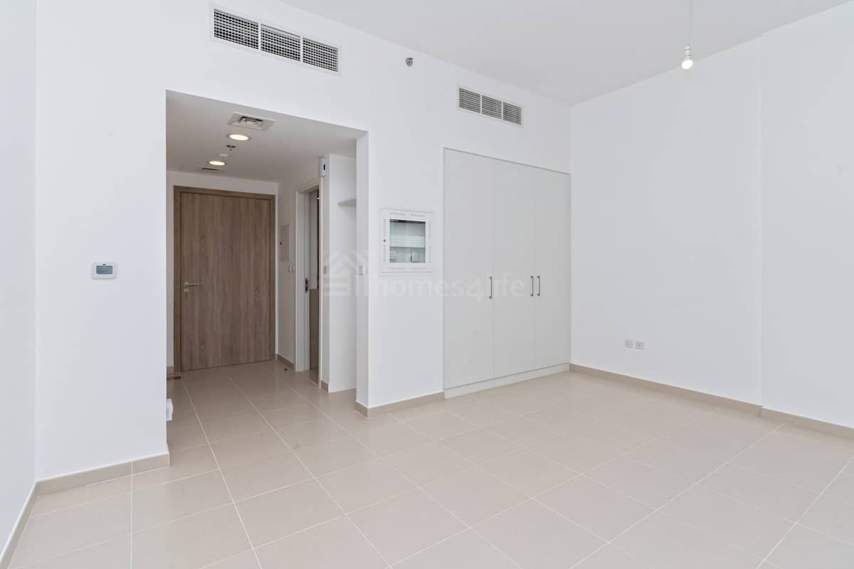 studio freehold apartment in Town Square — photo 2 of 5
