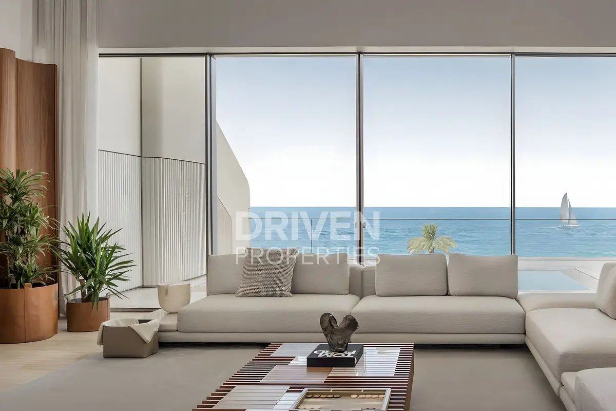 4-bedroom freehold apartment in Palm Jumeirah — photo 1 of 5