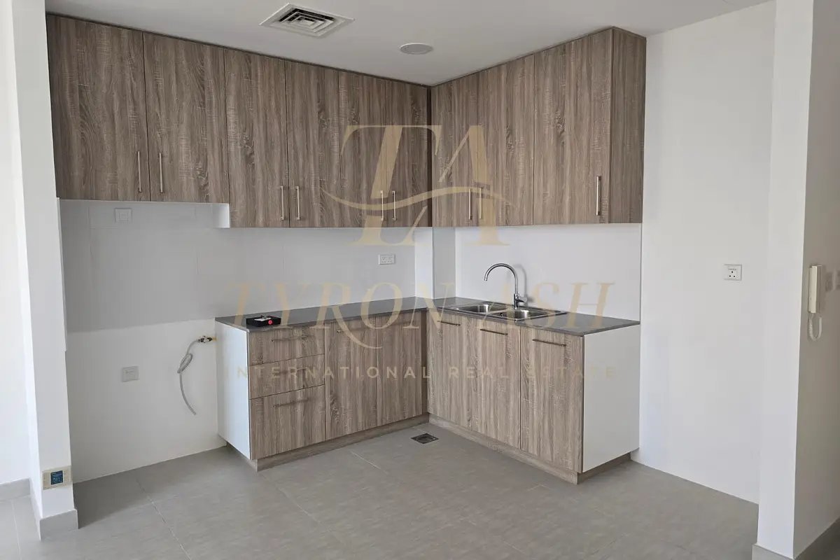 2-bedroom freehold apartment in Town Square — photo 5 of 5