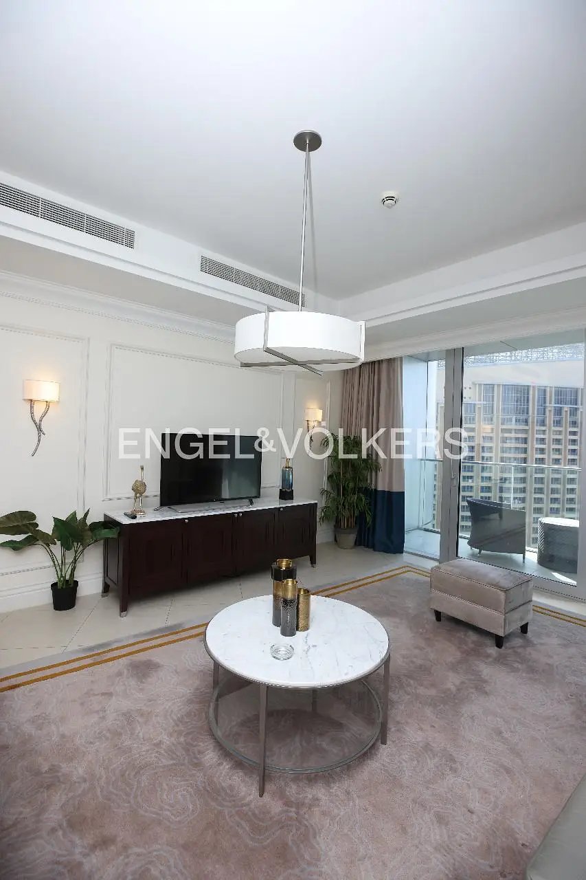 3-bedroom freehold apartment in Downtown Dubai — photo 1 of 5