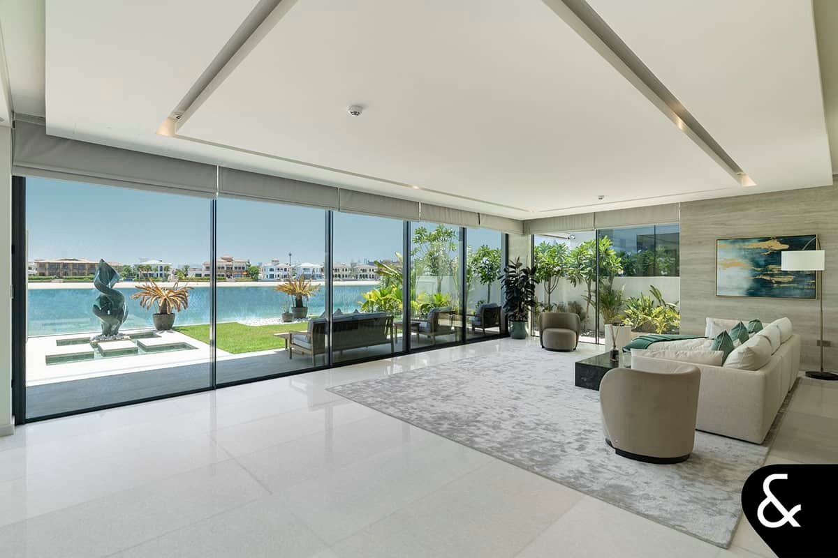 5-bedroom freehold villa in Palm Jumeirah — photo 1 of 5