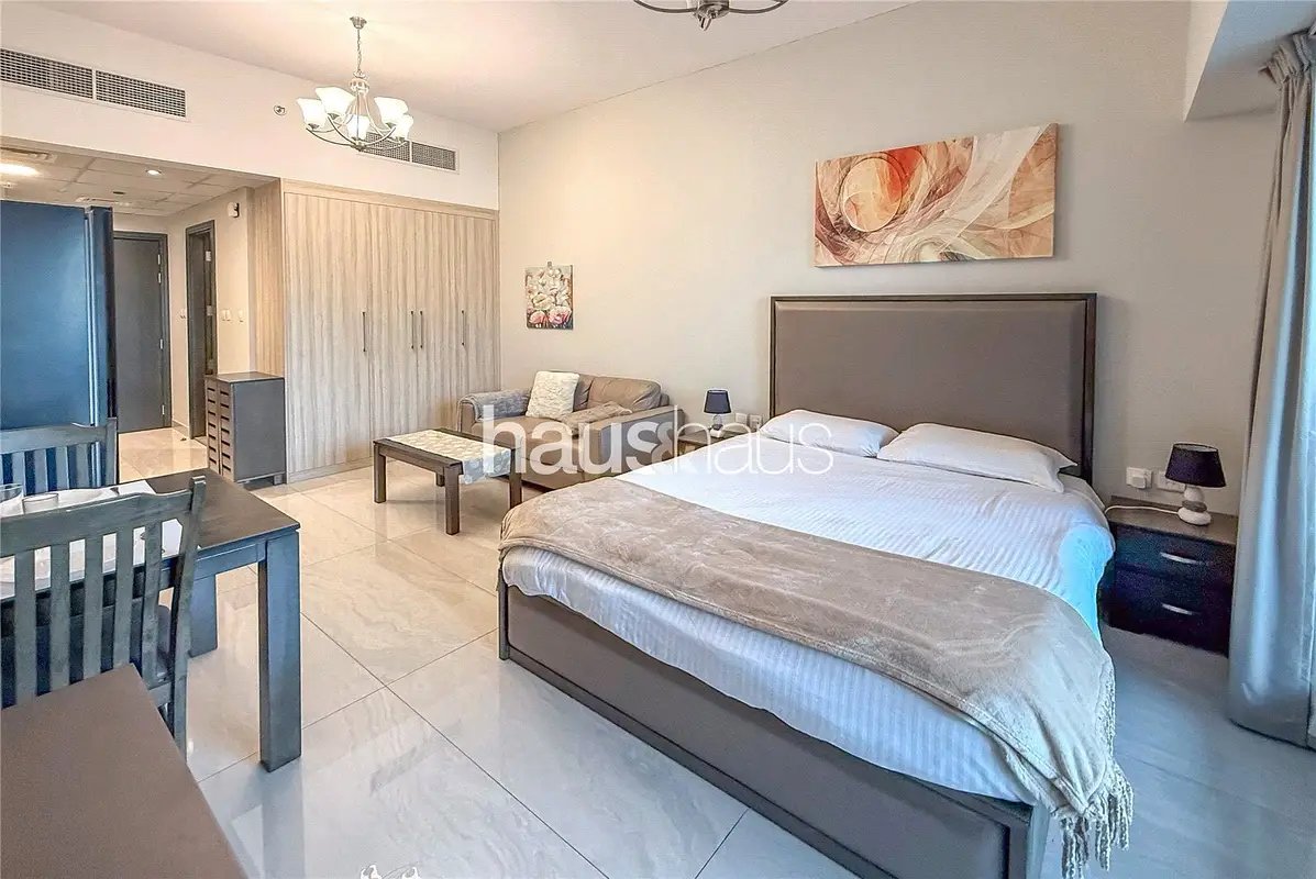 studio freehold apartment in Business Bay — photo 1 of 5