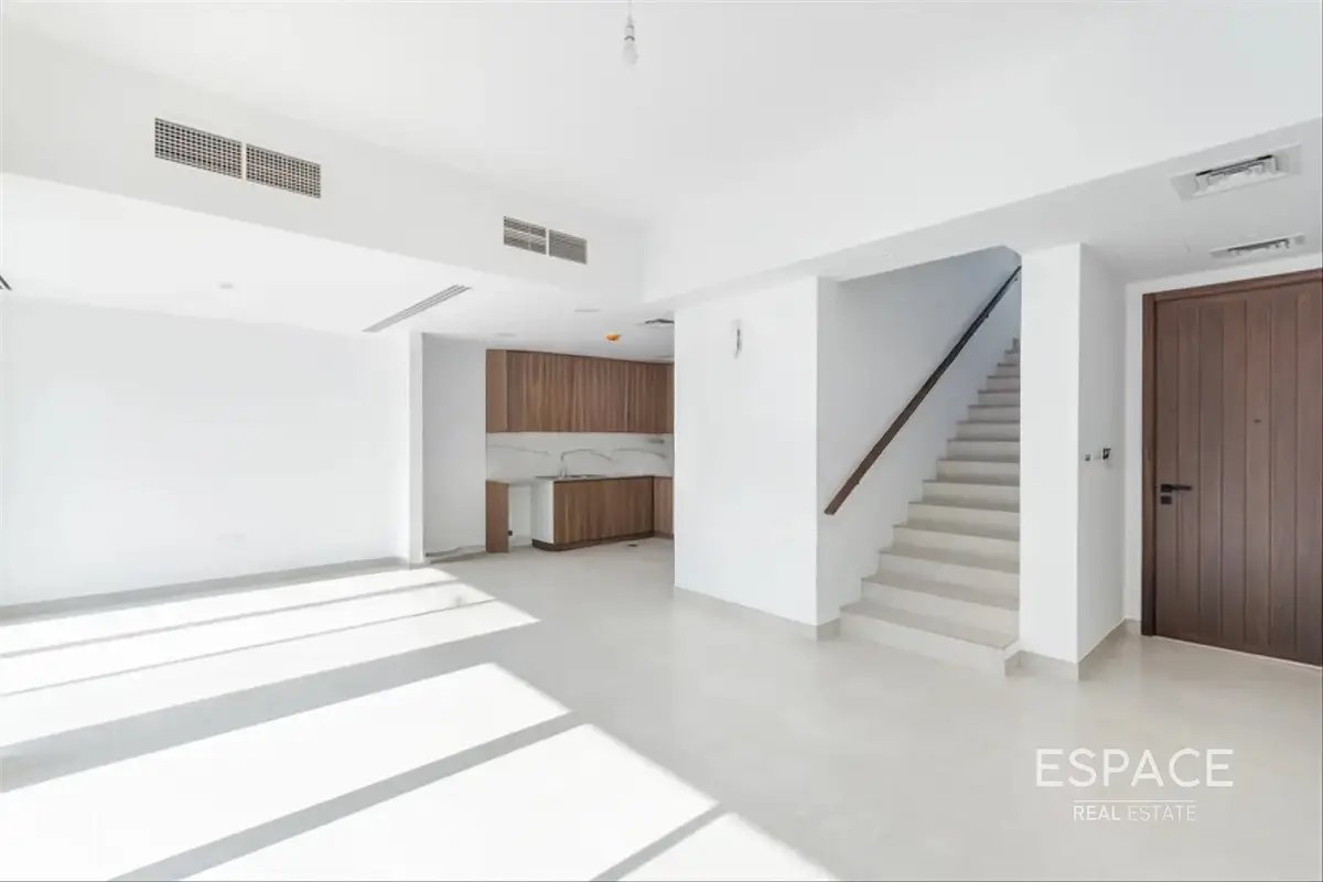 3-bedroom freehold villa in Town Square — photo 2 of 4