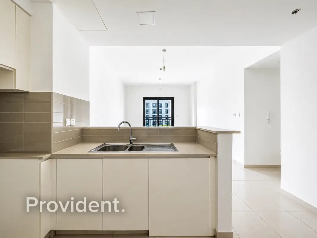 3-bedroom freehold apartment in Town Square — photo 2 of 4
