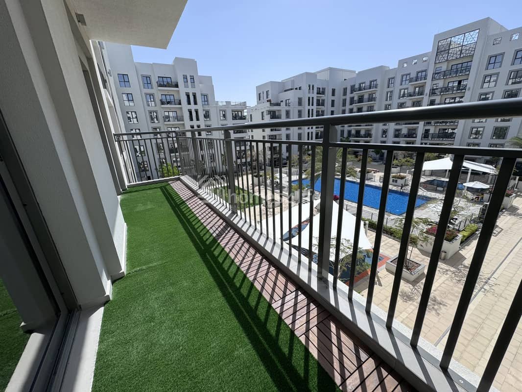 3-bedroom freehold apartment in Town Square — photo 1 of 4