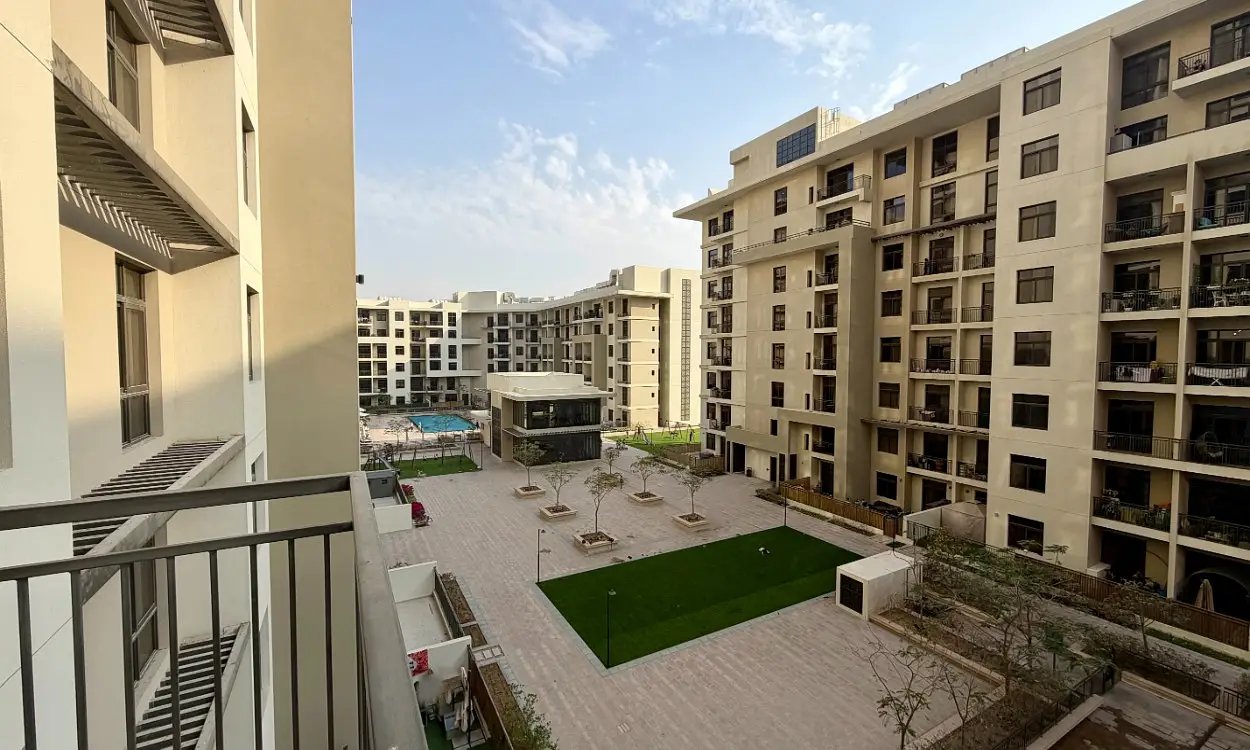2-bedroom freehold apartment in Town Square — photo 2 of 4