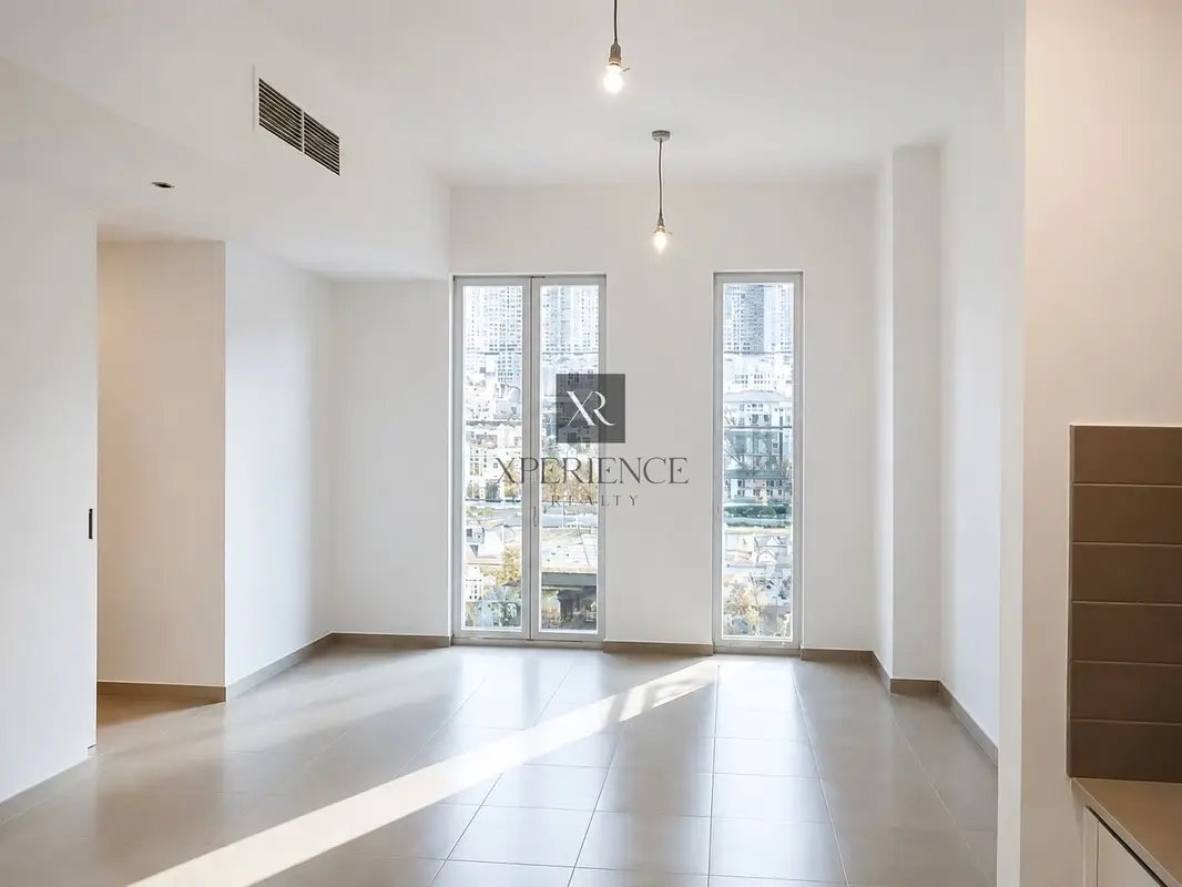2-bedroom freehold apartment in Town Square — photo 1 of 4